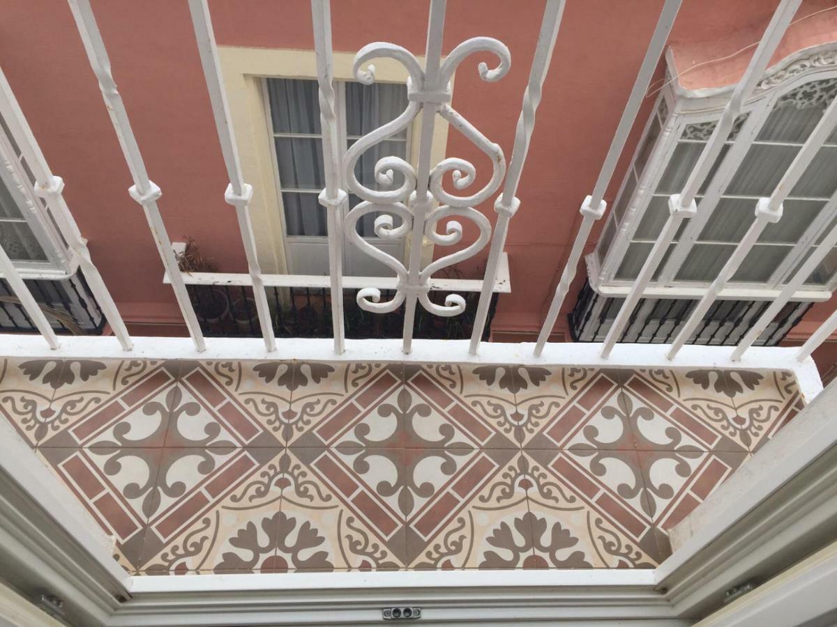 Diseno Y Confort Junto A La Catedral Cádiz Exterior photo